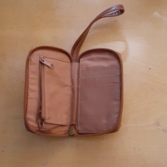 Cute wrist wallet ☺ - Picture 2 of 5